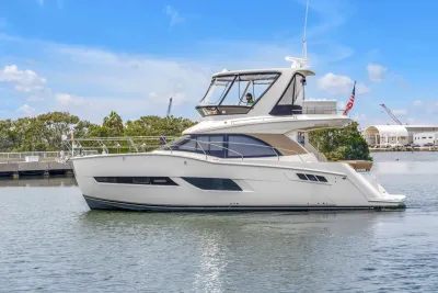 2018 Carver 40 Command Bridge