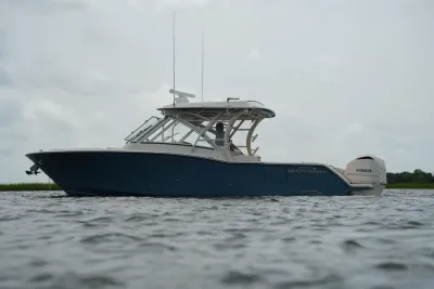 2018 Grady-White Freedom 325