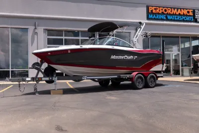 2018 MasterCraft XT21