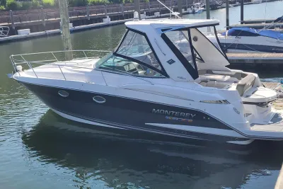 2018 Monterey 335 Sport Yacht