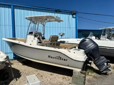 2018 NauticStar 2102 Legacy