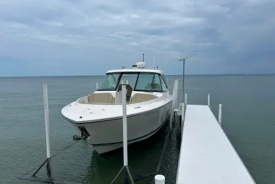 2018 Pursuit DC 325 Dual Console
