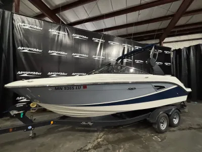 2018 Sea Ray SLX 230