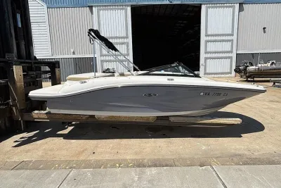 2018 Sea Ray SPX 190