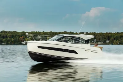 2019 Carver C34 Coupe