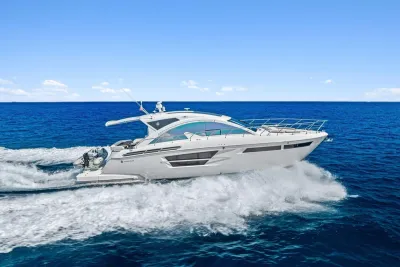 2019 Cruisers Yachts 54 Cantius
