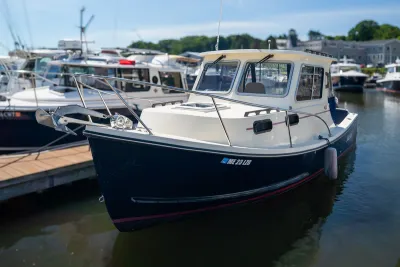 2019 Eastern 248 Islander