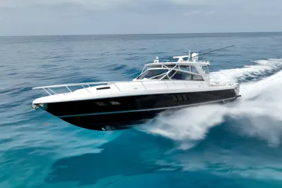 2019 Intrepid 475 Sport Yacht