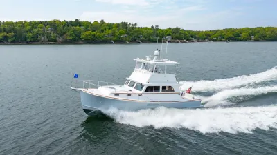 2019 Lowell Flybridge