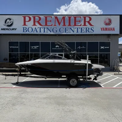 2019 Regal 1900ES SURF