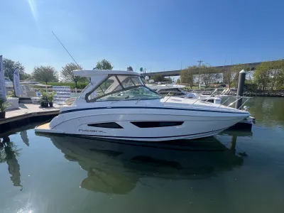 2019 Regal 33 Express