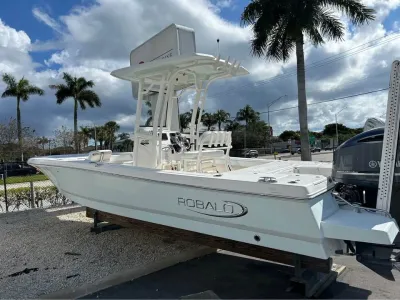 2019 Robalo 245 Cayman