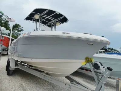 2019 Robalo R200 Center Console
