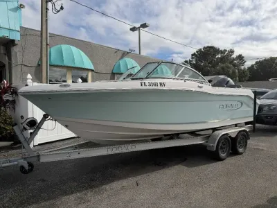 2019 Robalo R207 Dual Console