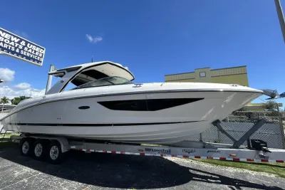 2019 Sea Ray SLX 350 Outboard