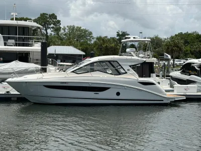 2019 Sea Ray Sundancer 350 Coupe
