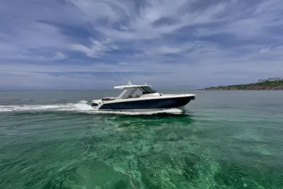 2019 Tiara Yachts 38 LS