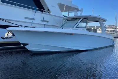 2020 Boston Whaler 350 Realm