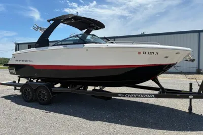 2020 Chaparral 25 Surf