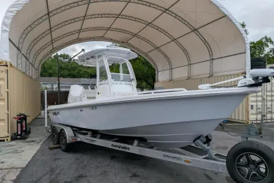 2020 Everglades 243 Center Console
