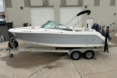 2020 Robalo R227 Dual Console