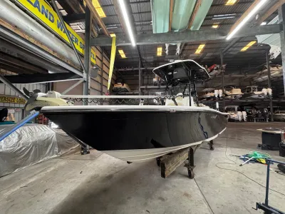 2020 Sea Born LX24 Center Console