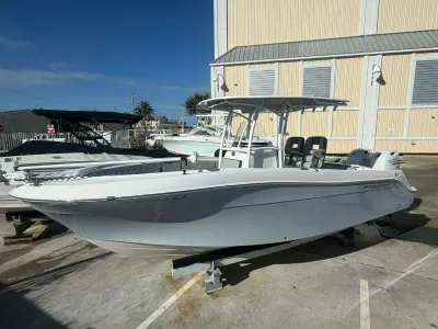 2021 Aquasport 2500 Center Console