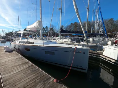 2021 Beneteau Oceanis 38.1