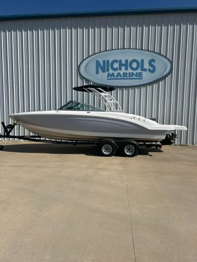 2021 Chaparral 23 SSi