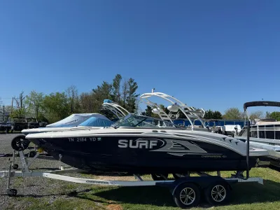 2021 Chaparral 23 Surf