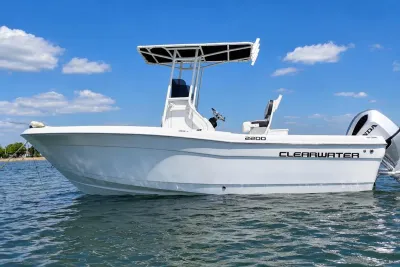 2021 Clearwater 2200 Center Console