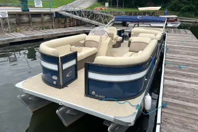 2021 Crest Classic DLX 240 L