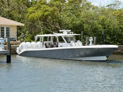2021 Everglades 435 Center Console