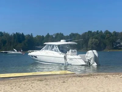 2021 Intrepid 345 Valor