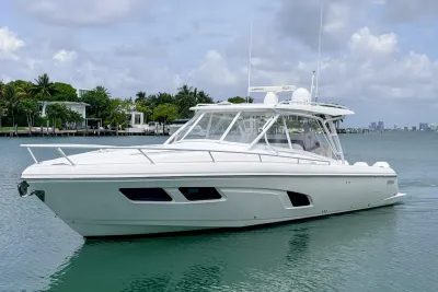 2021 Intrepid 409 Valor