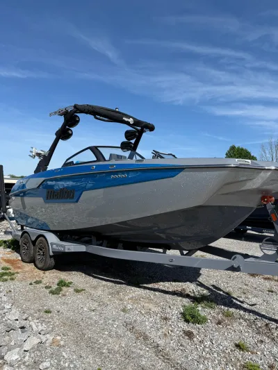 2021 Malibu M-Series M220