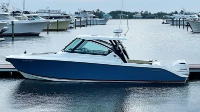 2021 Pursuit DC 295 Dual Console