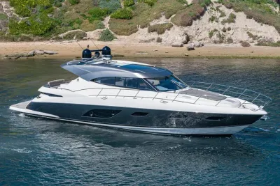 2021 Riviera 6000 Sport Yacht Platinum Edition