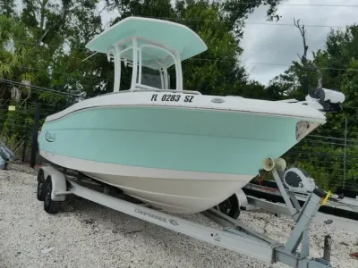 2021 Robalo R222
