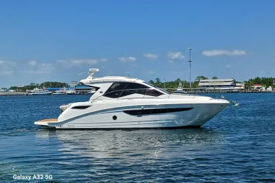 2021 Sea Ray Sundancer 350 Coupe