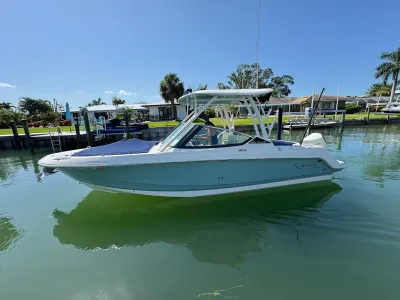 2022 Boston Whaler 240 Vantage