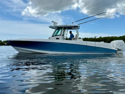 2022 Boston Whaler 350 Outrage