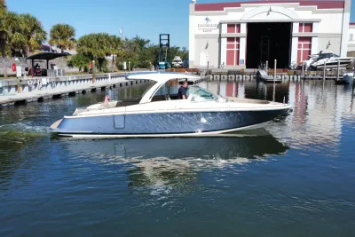 2022 Chris-Craft Launch 35 GT I/O