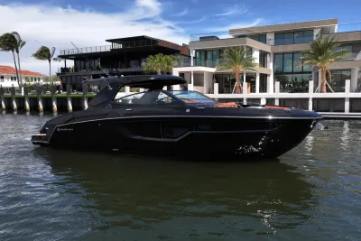 2022 Cruisers Yachts 38 GLS OB