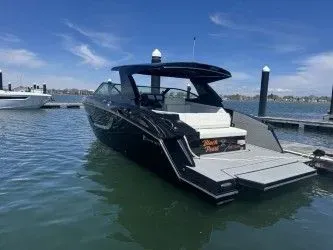 2022 Cruisers Yachts 38 GLS South Beach