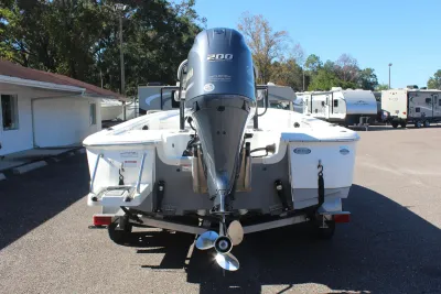 2022 NauticStar 227 Bay