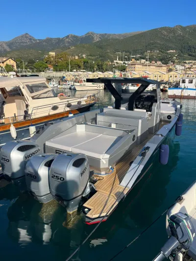 2022 Reale Heritage 40