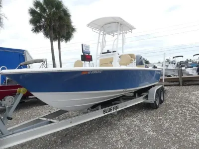 2022 Sportsman Masters 207 Bay Boat