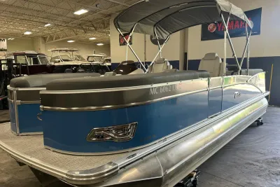 2022 Tahoe Pontoon Cascade Quad Lounger