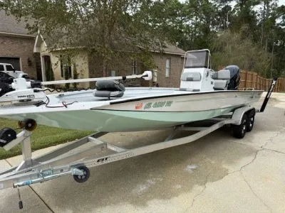 2022 Xpress H24B Bay